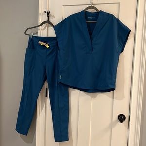 Medelita scrub set in Ocean sz Large